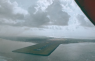 [Ngurah Rai International Airport Runway] - Sie soll um 800 Meter verlngert werden