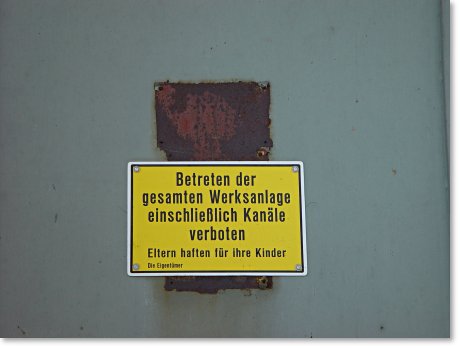 Foto: Hinweisschild - Betreten der gesamten Werksanlage einschlielich Kanle verboten