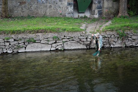 Foto: Angler am Ufer der Wupper