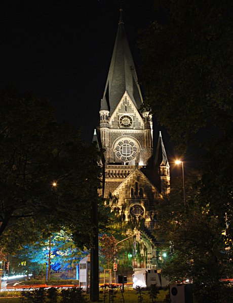 Foto: Solinger Lutherkirche bei Nacht