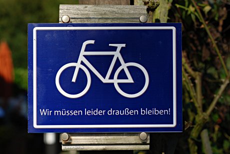Foto: Radfahrer - Wir mssen leider drauen bleiben!
