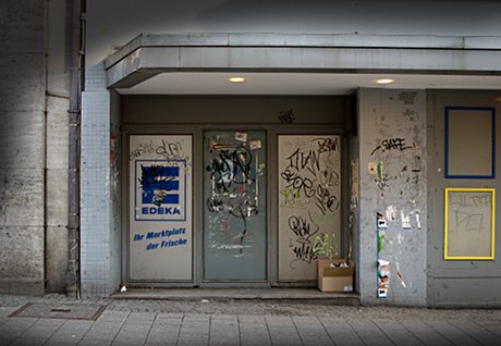 Foto: Graffitiverzierte Auenansicht eines Einkaufsmarktes
