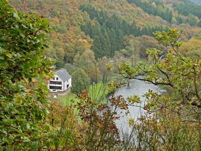 Foto: Balkhauser Kotten im Tal der Wupper, Blick vom oberhalb verlaufenden Klingenpfad