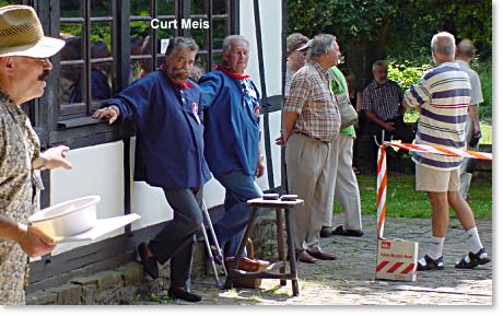 Foto: Curt Mais bei der Abschlussveranstaltung der Solinger Stadtführer am 20. Juli 2003 am Balkhauser Kotten