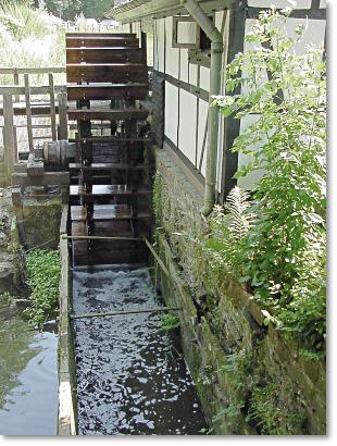 Foto: unterschlchtiges Wasserrad am Balkhauser Kotten