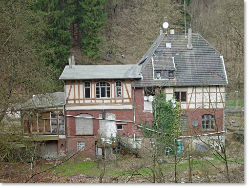 Foto zeigt die Diskothek Exit vom Remscheider Wupperufer aus