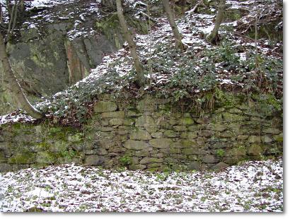 Obergraben - Hohlenpuhler Kotten - Obergraben mit Mauerresten, 2001/2002