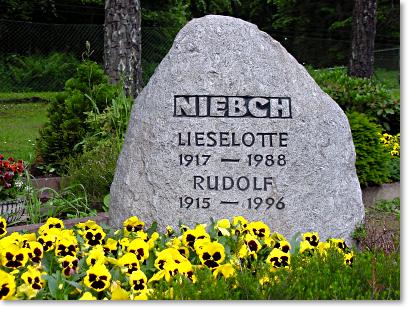 Foto: Grabstein auf dem evangelischen Friedhof zu Burg