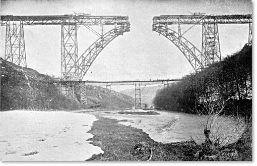 Foto zeigt die unvollendete Eisenbahnbrcke am 15. Februar 1897