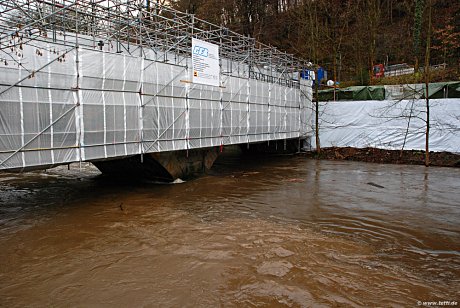 Foto: eingepackte Wupperbrcke in Mngsten