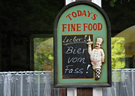 Foto: Schild mit der Aufschrift 'Fine Food'