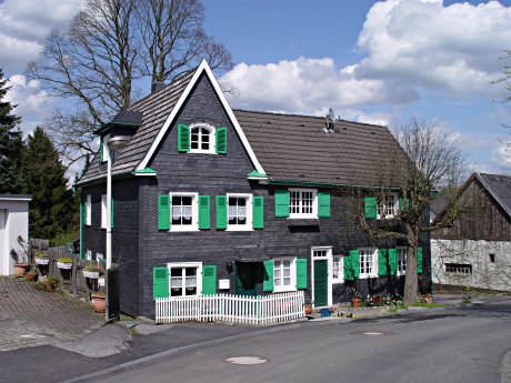 Foto: Haus und Stall, Schaberger Strae, Solingen, 2006
