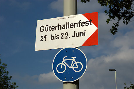 Foto: Hinweisschild zum Gterhallenfest 2008 im Sdpark