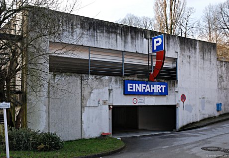 Foto: Einfahrt zu einem Solinger Parkhaus