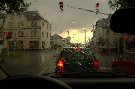 Foto: Regen vor der Windschutzscheibe