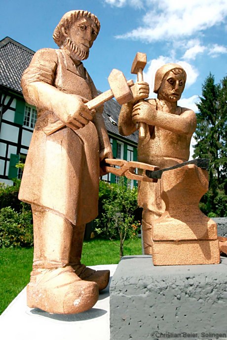 Foto: Klingenschmied-Denkmal