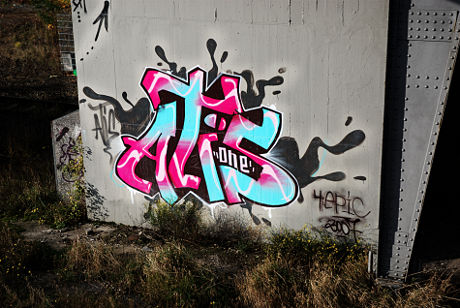 Foto: Graffito an einem Bahngebude