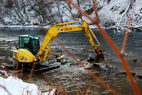 Foto: Bagger in der Wupper