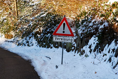 Foto: Verkehrsschild Vereisung