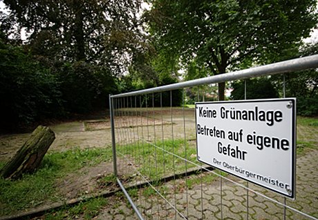 Foto: Schilder vor dem Park am Dickenbusch