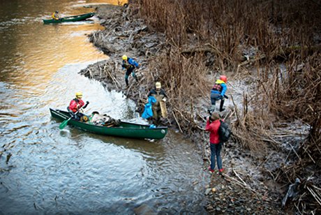 Foto: Suberungskrafte an der Wupper