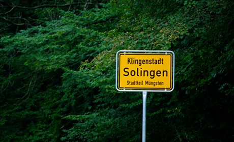 Foto: Schild mit der Aufschriff Klingenstadt Solingen