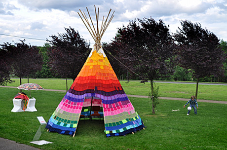 Foto: gestrickes Tipi im Sdpark