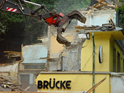 Abbruch eines maroden Gebudes in der Umgebung der Mngstener Brcke