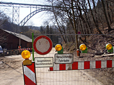 Ausgenommen Baustellenverkehr - Verschmutze Fahrbahn