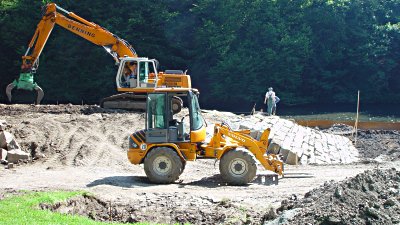 Baumaschinen im Brckenpark