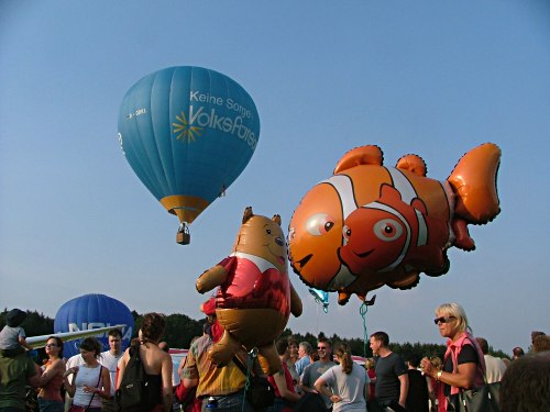 Foto zeigt verschiedene Ballone