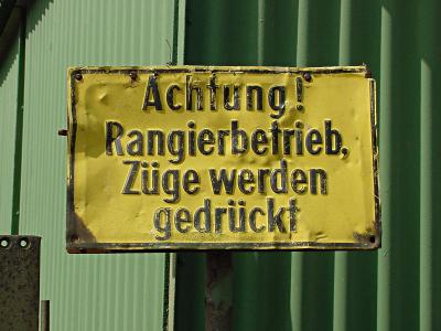 Schild: Achtung! Rangierbetrieb