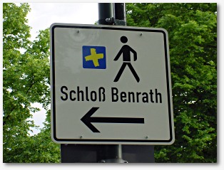 Hinweisschild Schloss Benrath